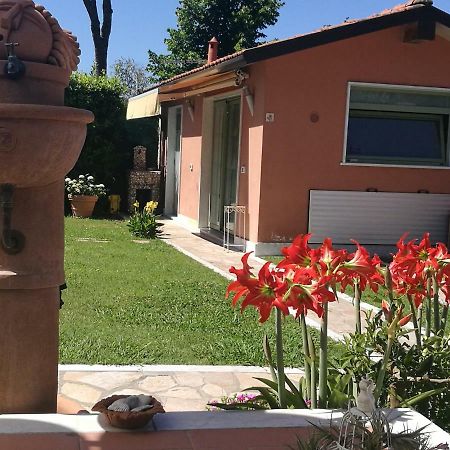 Giusy Bed And Breakfast Marina Di Carrara Exterior photo