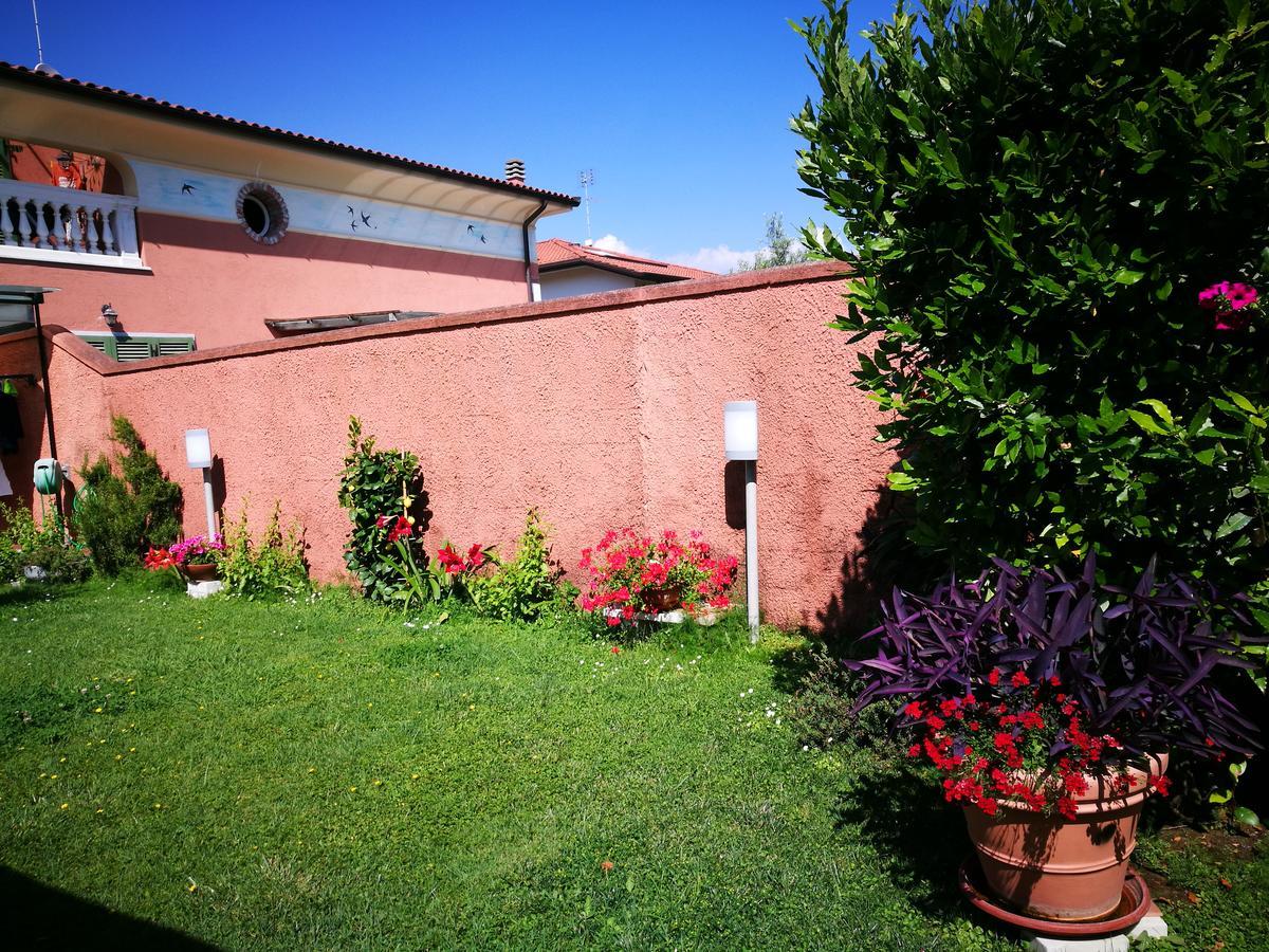 Giusy Bed And Breakfast Marina Di Carrara Exterior photo