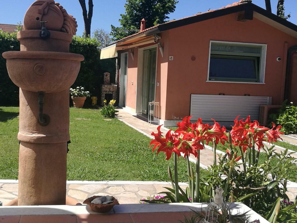 Giusy Bed And Breakfast Marina Di Carrara Exterior photo